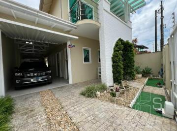 Casa · 246m² · 4 Quartos · 3 Vagas · Casa na Quadra do Mar em Balneário Piçarras