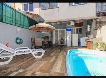 Casa · 137m² · 3 Quartos · 2 Vagas · LINDA CAS NO HIPICA BOULEVARD COM 3 DORM. + PEÇAS AMPLAS ,PISCINA E MUITO CONFOR