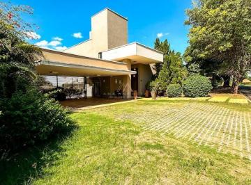 yuavsqm2nwu3nmjhyjywytm4_md · Casa à venda no condomínio Jardim do Cedro, com 366m² e 03 suítes
