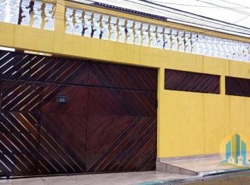 Casa · 220m² · 4 Quartos · 2 Vagas · Casa Padrão á Venda !