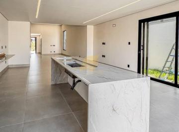 Casa · 300m² · 3 Quartos · 2 Vagas · Condomínio Florais da Mata
