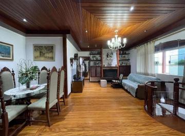 236923.jpg · Casa para venda com 5 quartos sendo 4 suítes no Alto, Teresópolis/RJ.