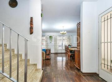 Casa · 242m² · 3 Quartos · 3 Vagas · Sobrado em Moema , 200 metros do metros , 03 quartos , 01 suite, 03 vagas e quintal