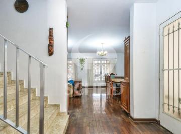 Casa · 242m² · 3 Quartos · 3 Vagas · Sobrado em Moema , 200 metros do metros , 03 quartos , 01 suite, 03 vagas e quintal