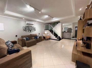Casa · 121m² · 3 Quartos · 2 Vagas · Sobrado à venda no Maracanã em Praia Grande.