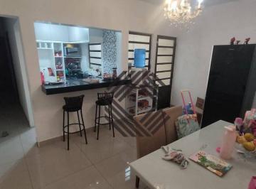 f9b5e62f861a62cca4e2b360f776c678a880c987 · Casa com 03 quartos, sendo uma suíte, porcelanato, bom acabamento, próximo da Castelinho e com fácil
