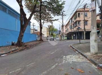 21a9462f9c1196bc76073a099e600591414b3fd7 · Riachuelo Vendo loja comercial com Girau area livre na frente da loja.