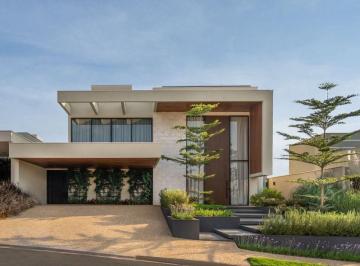 fyr1dg2nmrmm2m0ywy0mjm0_md · Casa à venda no condomínio Golden Park, com 4 suítes, de 405,55m2