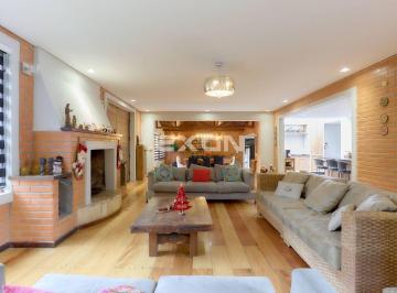 Casa · 420m² · 4 Quartos · 8 Vagas · Casa Térrea com 420M² no Cascatinha - Um Refúgio de Conforto e Exclusividade!