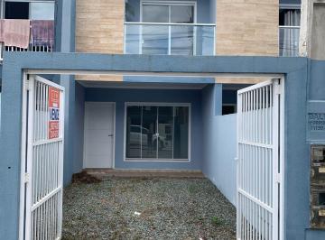 Casa de 2 quartos, Balneário Piçarras · Centro de Piçarras, mas com generosa área verde no entorno, com ares bucólicos