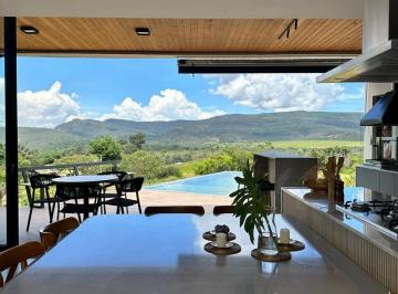 Casa de 3 quartos, Alto Paraíso de Goiás · Belíssima casa com vista permanente  piscina aquecida em Alto Paraíso.