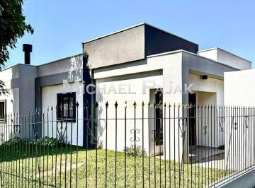Casa · 134m² · 3 Quartos · 2 Vagas · Casa Térrea de esquina à venda no bairro Vale Verde - Dois Irmãos/RS - Michael Pajak (11) 99996-4550