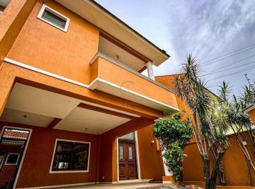 Casa · 246m² · 3 Quartos · 2 Vagas · Sobrado de 3 dormitórios com uma suíte no Moinhos de Vento, piscina e sótão