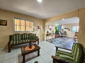 Casa · 170m² · 5 Quartos · 2 Vagas · Casa em Lagoa Nova