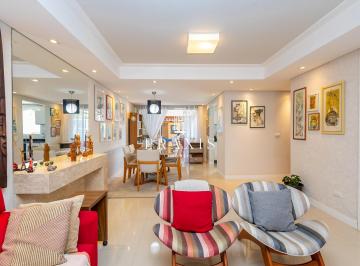 Casa · 208m² · 3 Quartos · 2 Vagas · Sobrado triplex com quintal em condomínio fechado,