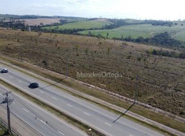 6cd0438bad3e56ce8387460fe416ea39db8e15d1 · Excelente localização em Itu. Área à venda, 40.000 m² em frente à rodovia.