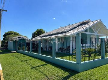 Casa · 224m² · 2 Quartos · 1 Vaga · Casa mista com 223,62 m², 2 dormitórios, 2 banheiros, sala de estar/jantar, cozinha, área de serviço