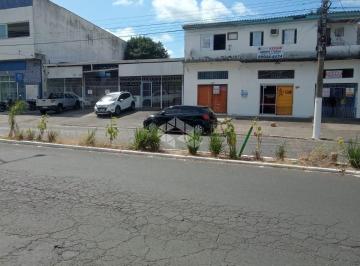 c87fe516-333a-4054-a9ac-266f07add8a1 · Prédio comercial no centro de Alvorada bairro Bela Vista.