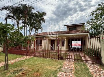 Casa · 200m² · 3 Quartos · 2 Vagas · Casa com piscina e 3 dormitórios no Jardim Lancaster II.