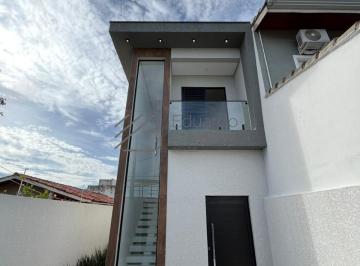 Casa · 132m² · 3 Quartos · 2 Vagas · Sobrado com Piscina à Venda em Atibaia/SP