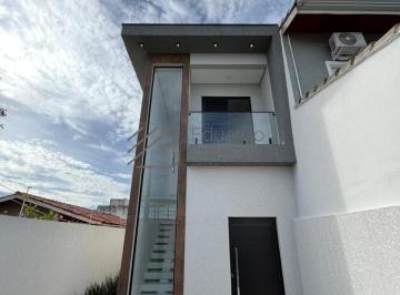 Casa · 132m² · 3 Quartos · 2 Vagas · Sobrado com Piscina à Venda em Atibaia/SP