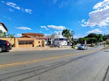 0 · Casa comercial à venda com frente de 17 metros em avenida.