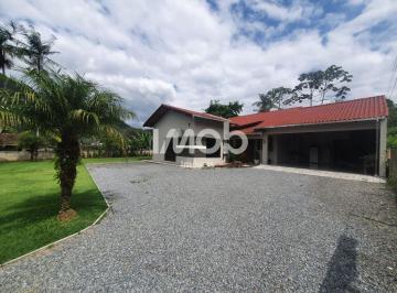 Casa · 130m² · 3 Quartos · 2 Vagas · CASA COM 2 SUÍTES + 1 QUARTO, CENTRO DE CORUPÁ