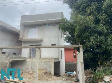 Casa · 110m² · 3 Quartos · 2 Vagas · Sobrado novo com piscina e 3 suites.