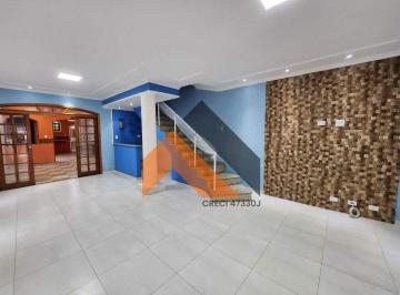 Casa · 179m² · 2 Quartos · 2 Vagas · Sobrado para locação - 2 quartos (sendo 1 com varanda), churrasqueira e forno de pizza, 2 vagas de g