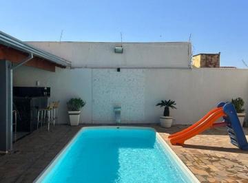 Casa · 235m² · 3 Quartos · 5 Vagas · Casa com 3 quartos à venda, bairro Alto Umuarama - Uberlândia/MG