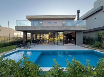 Casa · 403m² · 5 Quartos · 2 Vagas · Sobrado condomínio fechado beira de lago com 05 suítes