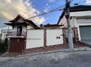 casa-com-3-quartos-a-venda-em-barbacena-santa-cecilia10354019.jpeg · 2 casa á venda em Barbacena com 3 dormitório e 2 suítes no Santa Cecília