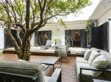 1 · Casa com 305 m², 3 quartos sendo 3 suítes à venda no bairro Jardim Paulistano.