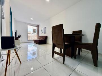 57bc67fb2e28c5ecb5991f4a451742de6e964e42 · Apartamento com 2 quartos à venda no Centro de Florianópolis, 65 m² e Semi Mobiliado.
