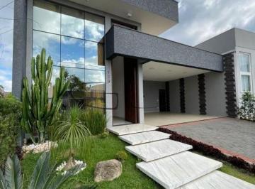 Foto 01 · Imperdível casa à venda em com 3 quartos e 1 suíte - 225m² de área - Agende sua visita agora!