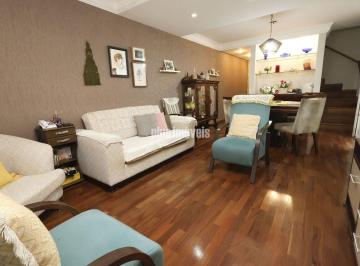 Casa · 160m² · 3 Quartos · 2 Vagas · Excelente localização, rua Tranquila, próximo as principais avenidas e farto comércio.