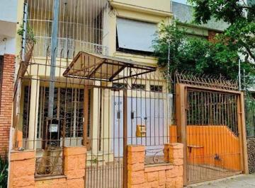 Casa · 227m² · 4 Vagas · Casa comercial de 227m² no bairro Rio Branco
