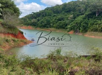 Foto 01 · Chácara à venda em Santa Branca-SP: 1 quarto, 1 sala, 1 banheiro, 60,00 m² de área. Confira!