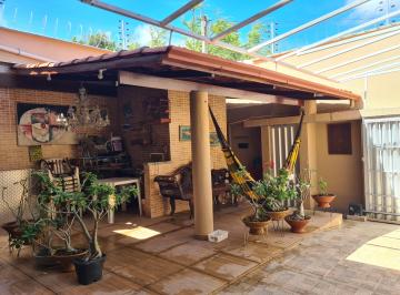 Casa de 6 quartos, Fortaleza · Casa dúplex com duas entradas de rua