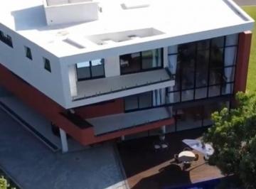 Casa de 3 quartos, Pinhais · Casa à venda, 3 suítes, 674m’, Alphaville Graciosa, Res. Pinheiros.