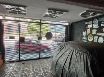 Casa · 100m² · 3 Quartos · 2 Vagas · Terreno 5 x 33 com 2 casas + salão