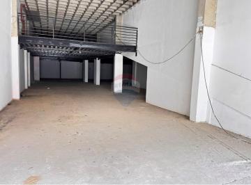 Comercial · 1030m² · 8 Vagas · Loja com sobreloja para locação na Rua Oscar Vidal com aproximadamente 1030m²