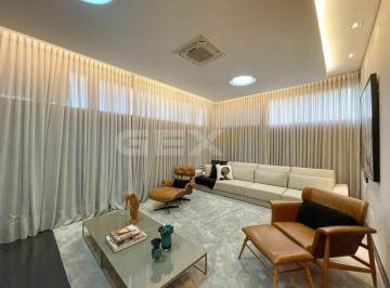 Casa · 550m² · 4 Quartos · 4 Vagas · Casa à venda no condomínio Ville Royalle, com 4 suítes, 3 salas e área gourmet.