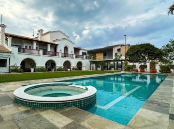 Casa · 1042m² · 6 Quartos · 6 Vagas · Casa à venda no Jardim Acapulco, belíssimo projeto frente praça.