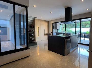 c2b651c297a5c41931fed0606d554290207ad8bb · Casa com 3 dormitórios à venda por R$ 2.230.000,00 - Condominio Portal dos Bandeirantes - Salto/SP