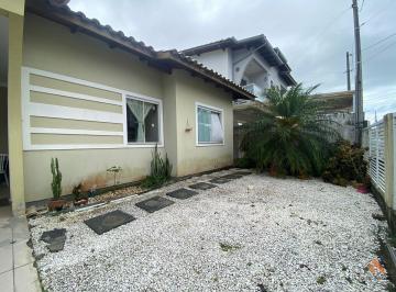 Casa · 89m² · 3 Quartos · 2 Vagas · Casa térrea de 3 dormitórios com 89 m2 de área construída no bairro São João do Rio Vermelho,