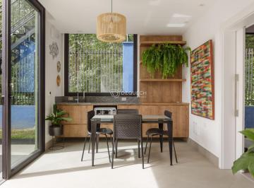 Casa · 247m² · 3 Quartos · 2 Vagas · Casa térrea com piscina, 3 suites, porteira fechad