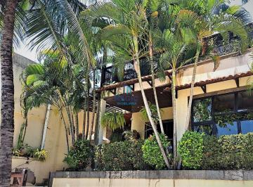 Casa · 396m² · 4 Quartos · 3 Vagas · Belíssima casa duplex com 4 dormitórios à locação com 396 m2 por R$ 9.999,99 no Condomínio Vil
