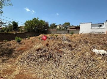 Foto 01 · Lote de esquina com 775m² no bairro Jardim Ipê