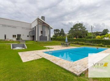 d3b986e20cd130139393fd176e5e9aa5225fd5b2 · Casa em condomínio Quatro Barras